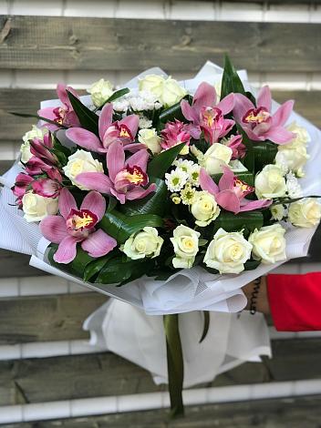 Букет цветов из: Розы и Хризантемы в Белой Березке