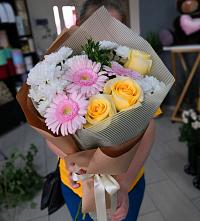 Букет цветов из:  Герберы, Розы и Хризантемы в Белой Березке